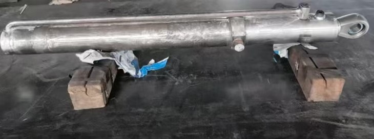 Sorcóir Teileascópach Gníomhach Dúbailte